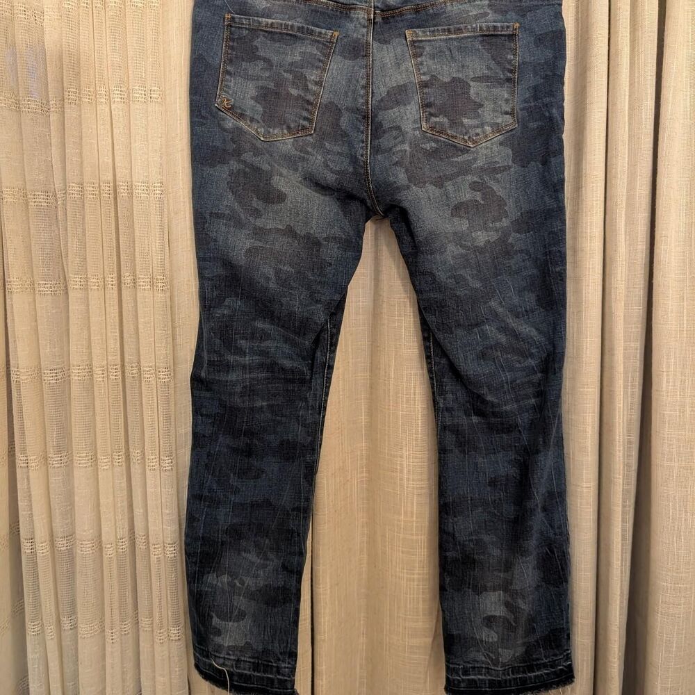 Women's Blue Camo Jeans - Picture 3 of 6